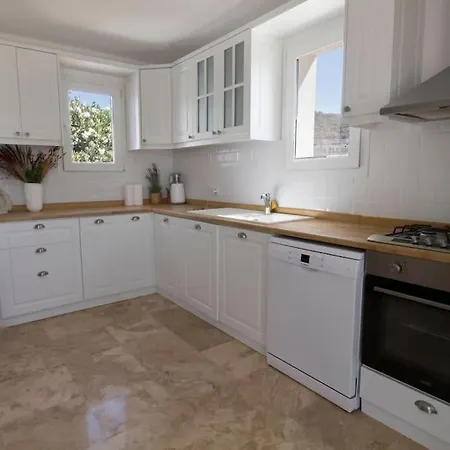 2 Bedroom House With A Fantastic View Of Guemuesluek Apartment