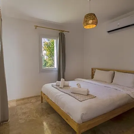 Апартаменты 2 Bedroom House With A Fantastic View Of Guemuesluek Бодрум