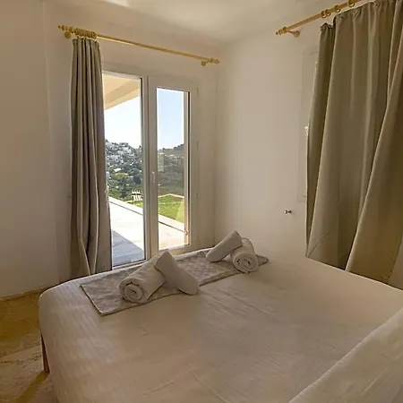 2 Bedroom House With A Fantastic View Of Guemuesluek *