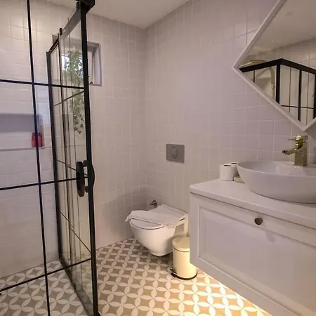 2 Bedroom House With A Fantastic View Of Guemuesluek 公寓 博德鲁姆