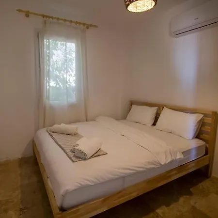 2 Bedroom House With A Fantastic View Of Guemuesluek *