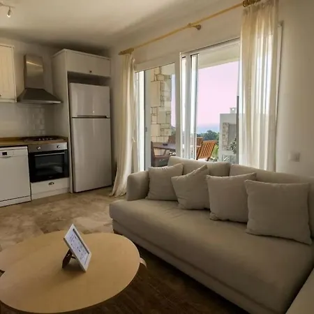 公寓 2 Bedroom House With A Fantastic View Of Guemuesluek *