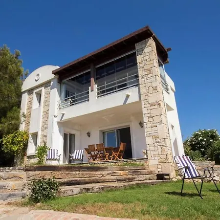 2 Bedroom House With A Fantastic View Of Guemuesluek 公寓 博德鲁姆
