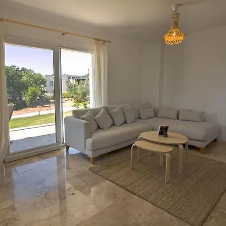 Апартаменты 2 Bedroom House With A Fantastic View Of Guemuesluek Бодрум