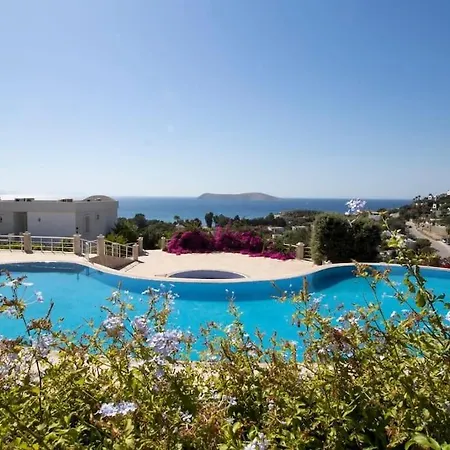 2 Bedroom House With A Fantastic View Of Guemuesluek *