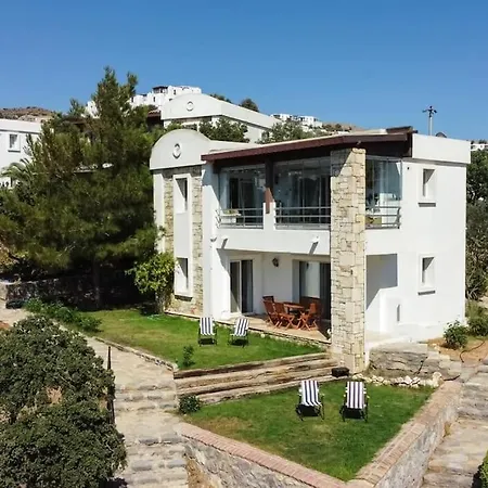 2 Bedroom House With A Fantastic View Of Guemuesluek *